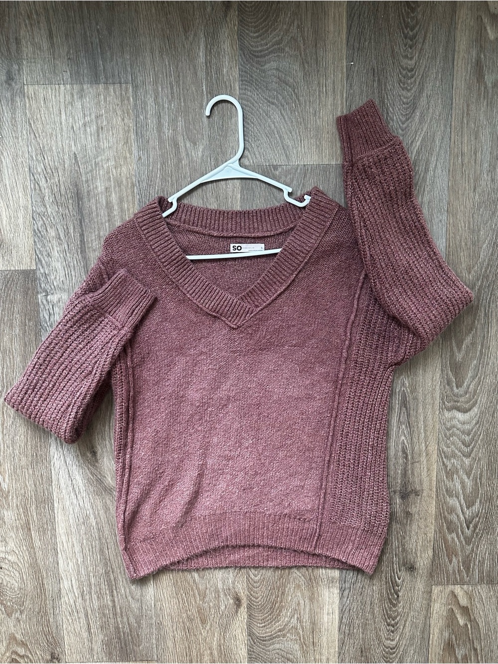 SO Women’s Sweater Size S Small Rose Pink V-Neck Knit Long Sleeve Pullover Cozy